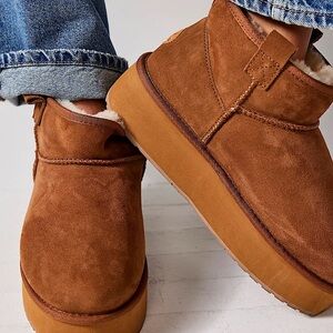 EMU Foy Flatform Micro Boots In Chestnut. Worn once..too big